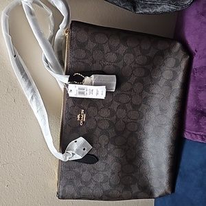Coach  Sig Zip ToTe